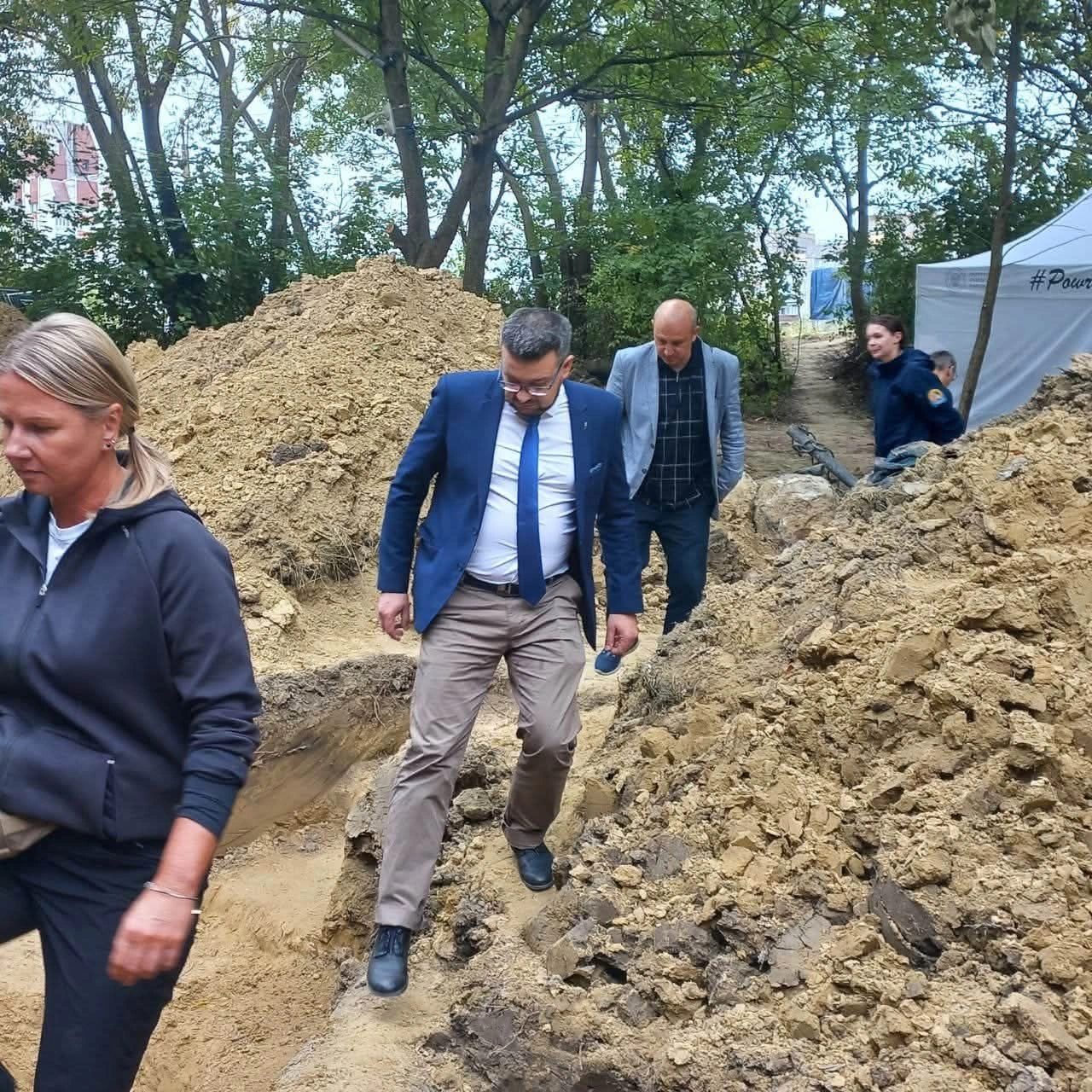 ГОЛОВА УІНП ВІДВІДАВ ЕКСГУМАЦІЙНІ РОБОТИ НА ГОЛОСКІВСЬКОМУ КЛАДОВИЩІ У ЛЬВОВІГолова Українського інституту національної пам’ят... - на we.ua