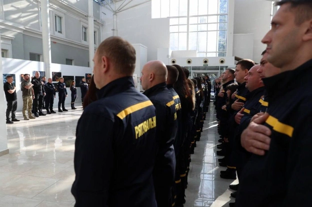 Віталій Кличко: Сьогодні, у День працівників цивільного захисту України, привітав рятувальників і вручив столичним рятувальникам... - на we.ua