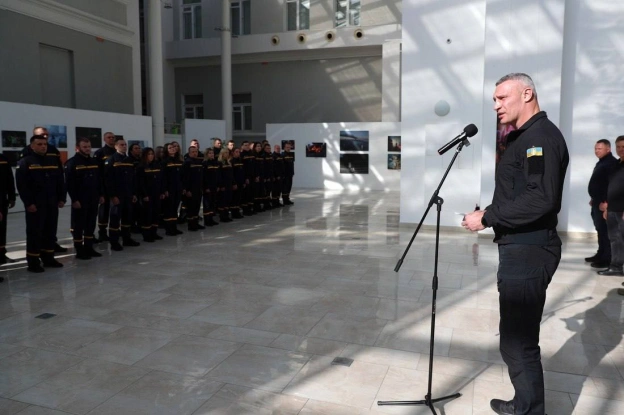 Віталій Кличко: Сьогодні, у День працівників цивільного захисту України, привітав рятувальників і вручив столичним рятувальникам... - на we.ua