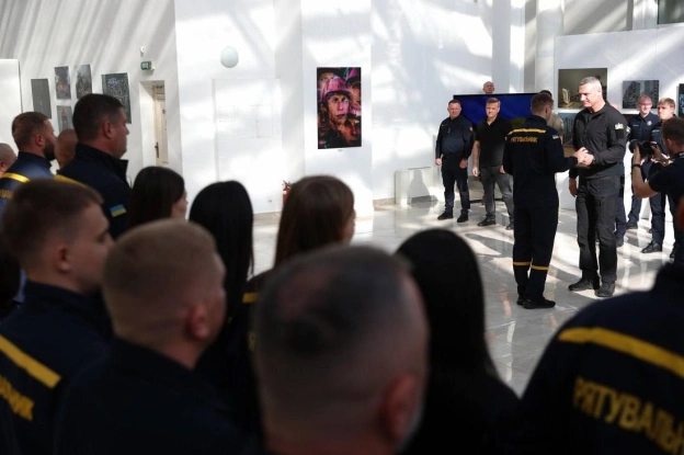 Віталій Кличко: Сьогодні, у День працівників цивільного захисту України, привітав рятувальників і вручив столичним рятувальникам... - на we.ua