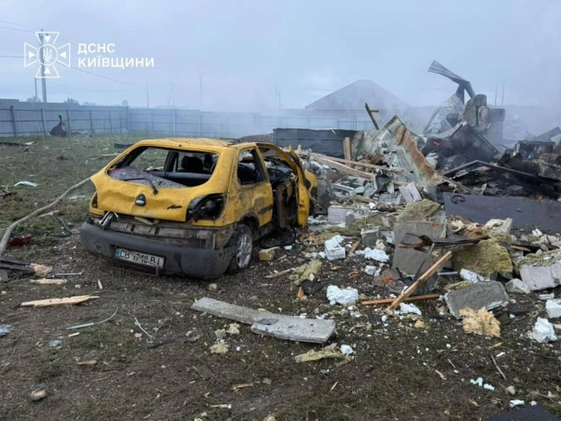 росіяни знищили торговий центр у ЗапоріжжіУ Фастівському районі Київщини 5 поранених внаслідок російської атаки. Серед них тро... - на we.ua