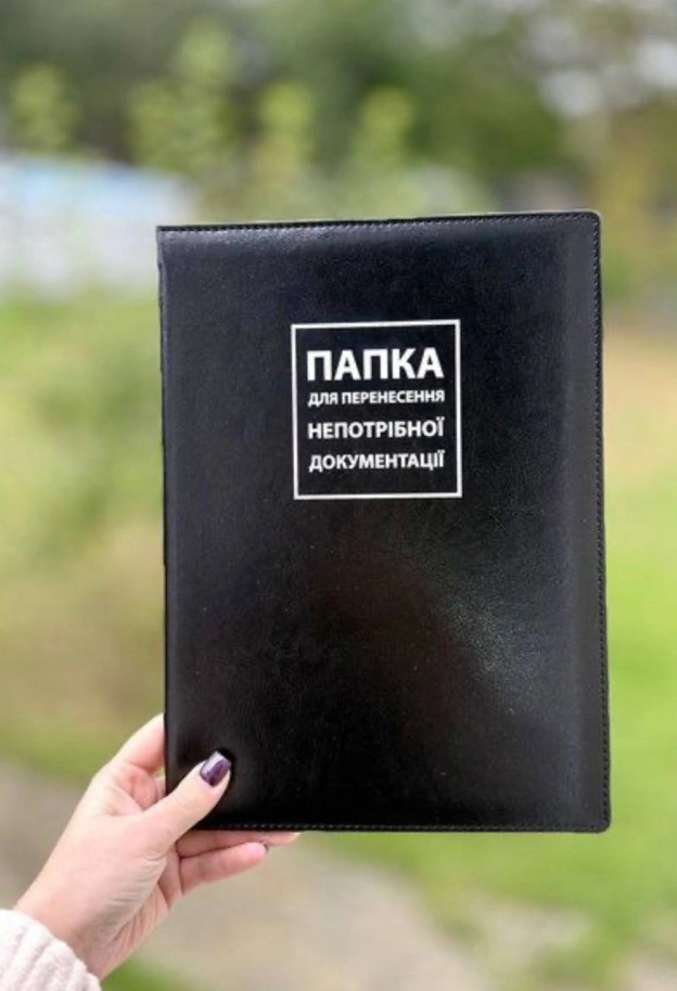 Хто чекав папочки?🤩Будуть у суботу і старі і нові🫡Замовляйте поки є вільні.Вартість папки 550 грнДля замовлення мені @Rus... - на we.ua