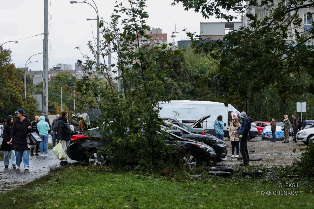 Нічний обстріл Подолу: наслідки руйнувань 💔​Подільський район столиці після чергової комбінованої атаки.* ​Пошкоджений фасад ... - на we.ua