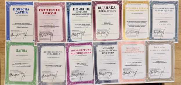 Грамоти із підписом Валерія Залужного ви вже розібрали😎 і ми вже на половині баночки😎.Кидаю всі грамоти які є.Віддам за дона... - on we.ua