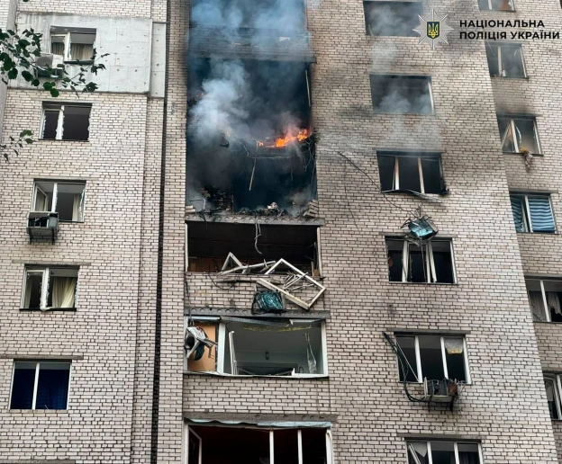 У Києві внаслідок влучання БпЛА в житловий будинок загинув 14-річний хлопчик, вже відомо про 9 поранених.За даними поліції, бл... - на we.ua