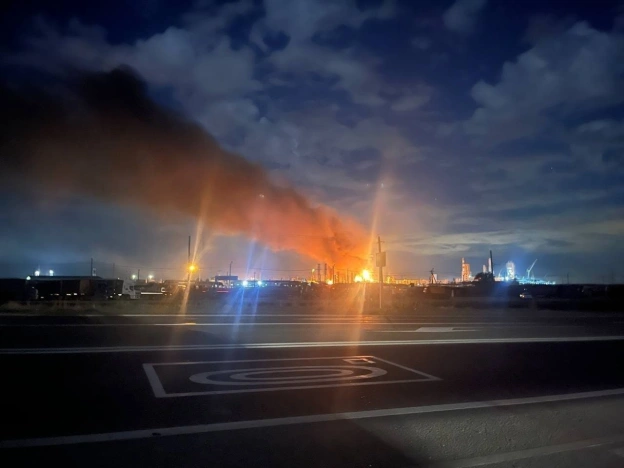 Палає Ільський НПЗ у Краснодарському краї 🔥✅ Ми у Telegram | Viberhttps://invite.viber.com/?g2=AQAPSUc0cPeOJUs8mkgqYKiJ3B5Gnag... - on we.ua