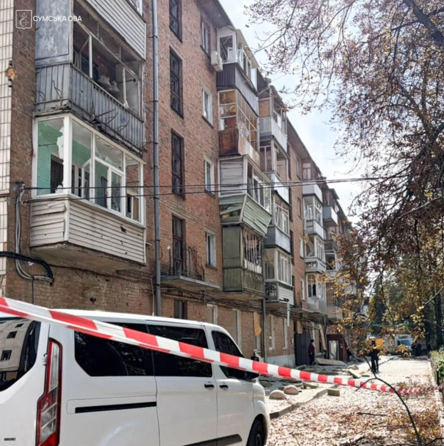 росіяни вдарили трьома КАБами по центру Сум - двоє загиблих й шестеро поранених, серед них дитинаУ Запоріжжі росіяни вранці вл... - на we.ua