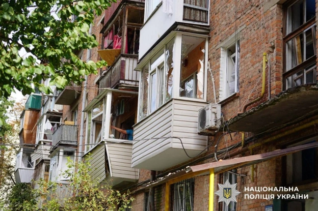 росіяни вдарили трьома КАБами по центру Сум - двоє загиблих й шестеро поранених, серед них дитинаУ Запоріжжі росіяни вранці вл... - на we.ua