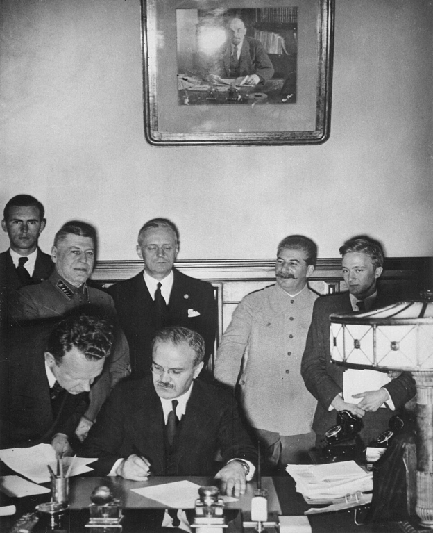 28 вересня 1939 року нацистська Німеччина та Радянський Союз підписали в Москві Договір про дружбу і кордон, яким уточнили поділ... - на we.ua