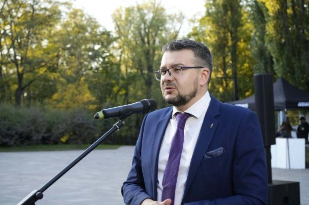 У БАБИНОМУ ЯРУ ВШАНУВАЛИ ЖЕРТВ МАСОВИХ РОЗСТРІЛІВУ 85-ті роковини від початку масових розстрілів, здійснених гітлерівцями у Ба... - on we.ua