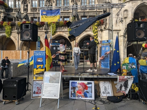 На День Возз\'єднання Німеччини українські волонтери ДрукАрмії проводять захід в Мюнхені на підтримку ЗСУ! - на we.ua