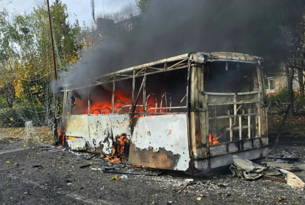 росіяни завдали удару по двох рейсових автобусах із пасажирами у Краматорську30 людей загинули, ще 18 поранені.За попереднім... - на we.ua