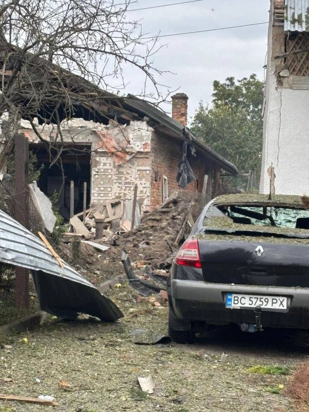 У селі Малехів на Львівщині впав підбитий безпілотник, троє постраждалих - ОВАПошкоджені приватні житлові будинки.Також до 2... - на we.ua