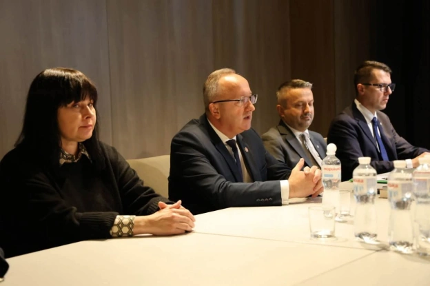 Перша за десять років офіційна зустріч очільників УІНП та ІНП Польщі14 жовтня у Львові, в Zenyk Art Gallery — відбулася перша ... - на we.ua