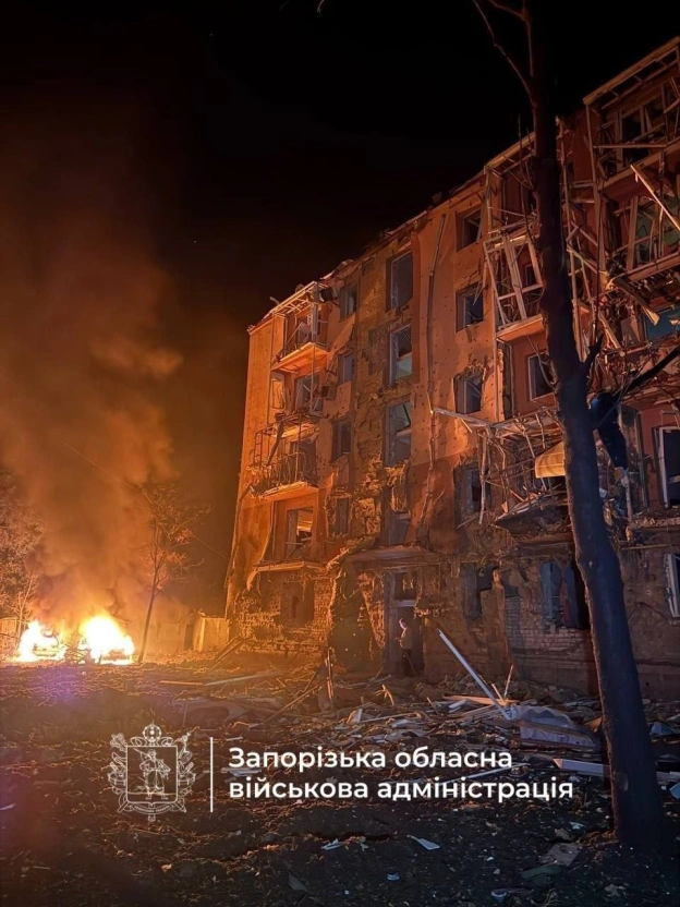 Вночі росіяни атакували Запоріжжя, Кривий Ріг та Херсон▪️У Херсоні загинув водій «швидкої», ще 15 людей поранені, серед них ді... - на we.ua