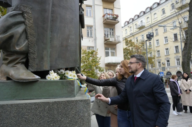 УІНП ВШАНУВАВ ПАМ’ЯТЬ ПИЛИПА ОРЛИКАСьогодні минає 354 роки від дня народження Пилипа Орлика, українського політичного, військо... - на we.ua