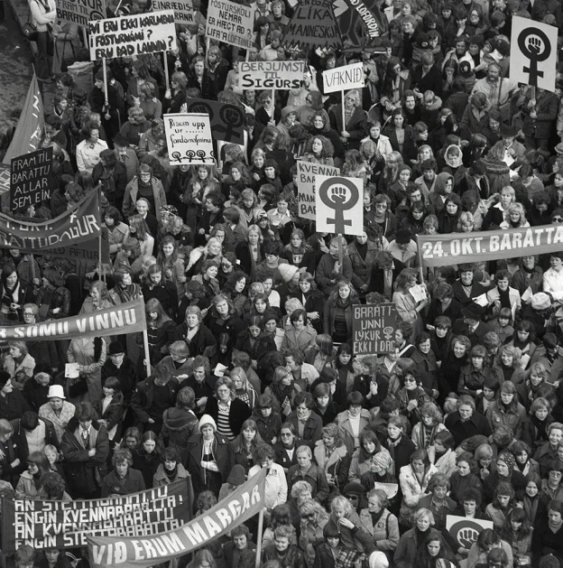 24 жовтня 1975 року в Ісландії відбувся масовий «Жіночий вихідний» — акція, під час якої жінки відмовилися виходити на роботу, г... - на we.ua