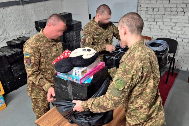 Сили оборони доставили ще 4 тонни гуманітарної допомоги мешканцям окупованих ОлешокВ межах гуманітарної операції військові за ... - на we.ua