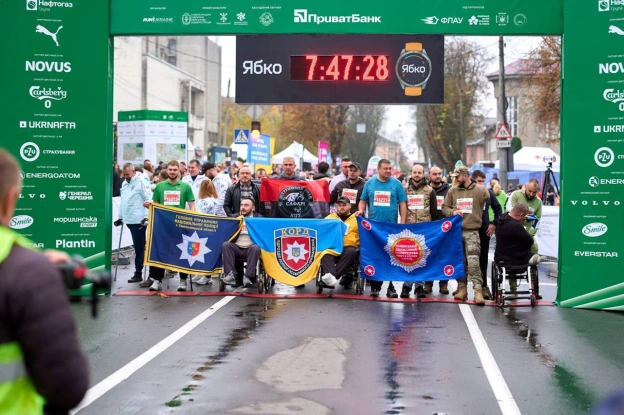 Вперше за 17 років поза Києвом: Приватбанк Київський марафон Незламності об’єднав понад 11 тисяч бігунів і зібрав 1,5 млн грн дл... - на we.ua