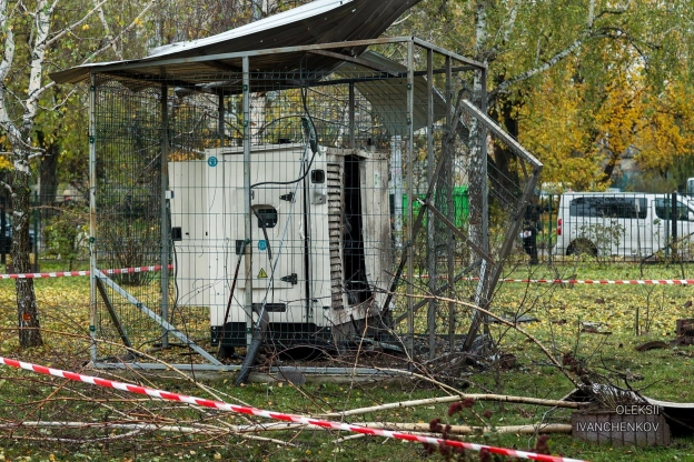 Удар балістики по території кампусу університету в Деснянському районі Києва.Окрім пошкоджень корпусів і гуртожитків, вибухова... - на we.ua