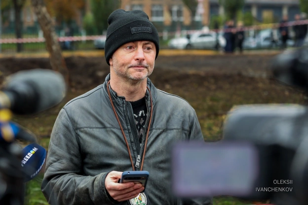 Удар балістики по території кампусу університету в Деснянському районі Києва.Окрім пошкоджень корпусів і гуртожитків, вибухова... - на we.ua