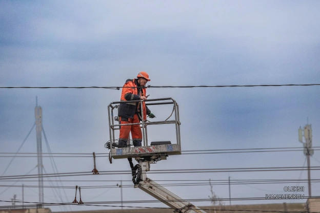 Удар балістики по території кампусу університету в Деснянському районі Києва.Окрім пошкоджень корпусів і гуртожитків, вибухова... - на we.ua