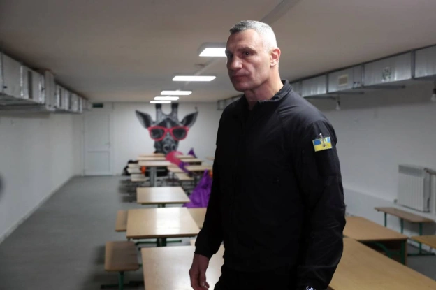 Віталій Кличко: Перевірив капітально відремонтоване укриття в одній зі шкіл у Солом\'янському районі столиці. Раніше у цьому схо... - на we.ua