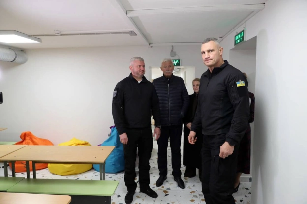 Віталій Кличко: Перевірив капітально відремонтоване укриття в одній зі шкіл у Солом\'янському районі столиці. Раніше у цьому схо... - на we.ua