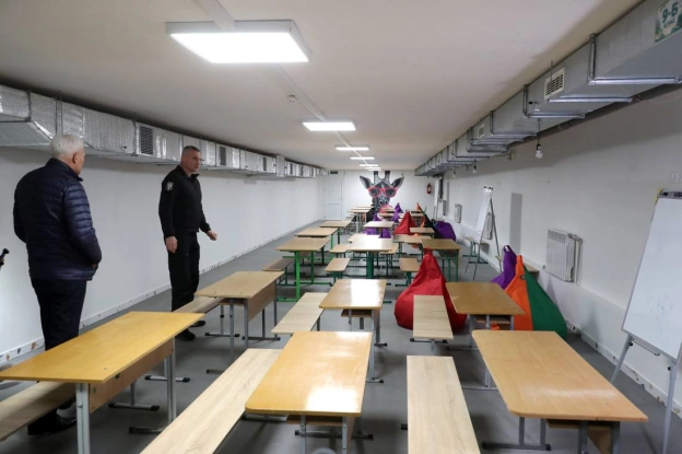 Віталій Кличко: Перевірив капітально відремонтоване укриття в одній зі шкіл у Солом\'янському районі столиці. Раніше у цьому схо... - на we.ua